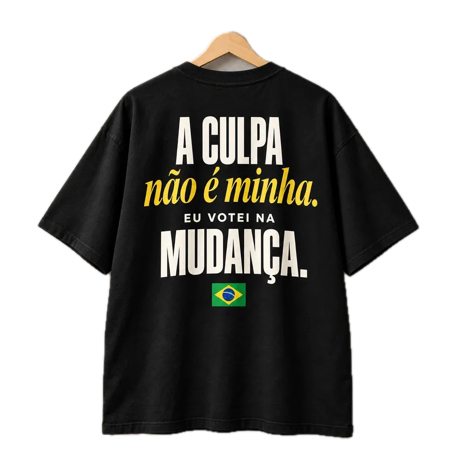 Camiseta preta, frase nas costas