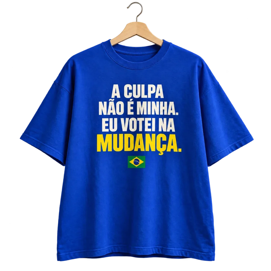 Camiseta azul, frase na frente